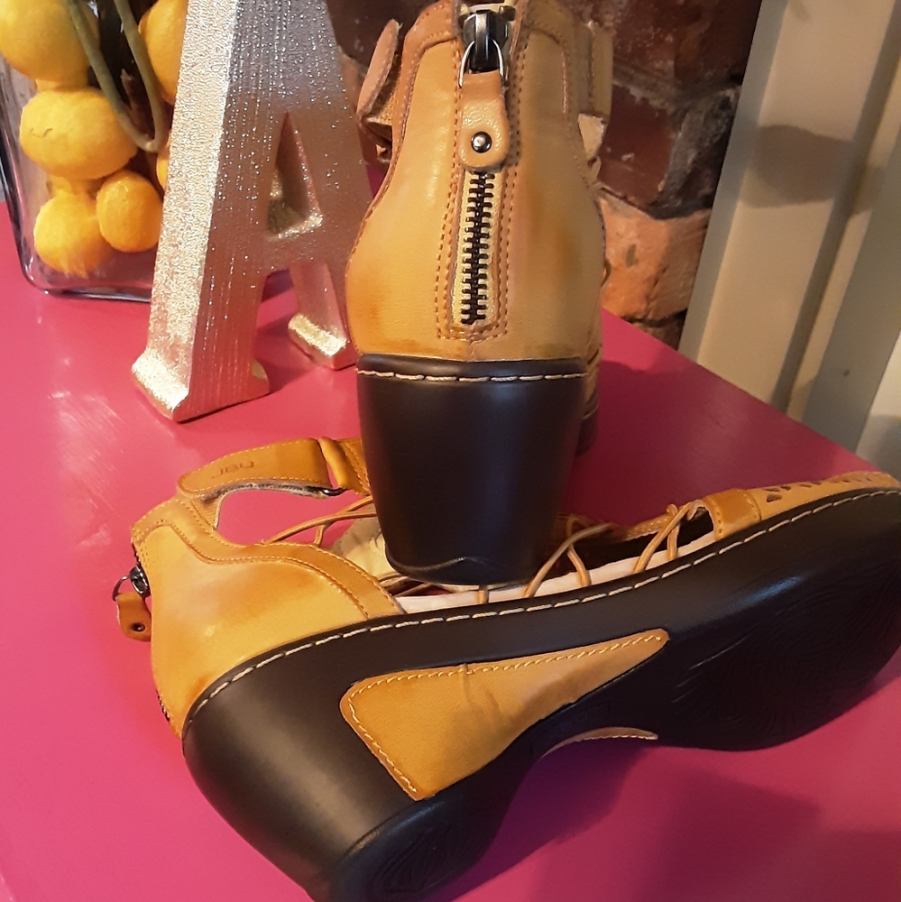 Jambu Naomi Wedges
